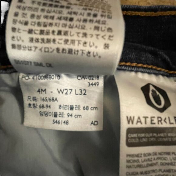 Levi’s ~ Blue Denim Jeans ~ Classic Bootcut ~ size 4M ~ 27/32 - Picture 6 of 9